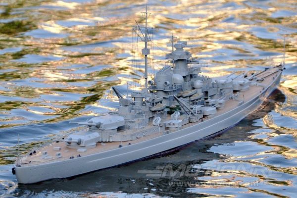 Bancroft Bismarck 1 200 Scale 1250mm (49 ) German Battleship - RTR For Discount