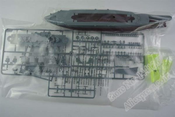 1:700 Scale Warship World War II Yamato Battle Ship Plastic Assembly Model Electric Toy Supply